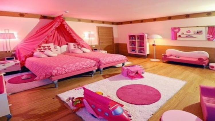 Girl Room Décor: House Games